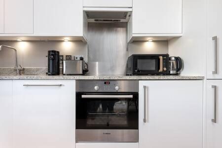 Central, Stunning 2 Bed Apartment With Parking! Cambridge  Buitenkant foto