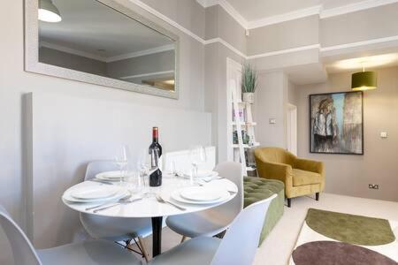 Central, Stunning 2 Bed Apartment With Parking! Cambridge  Buitenkant foto