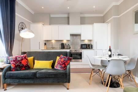 Central, Stunning 2 Bed Apartment With Parking! Cambridge  Buitenkant foto